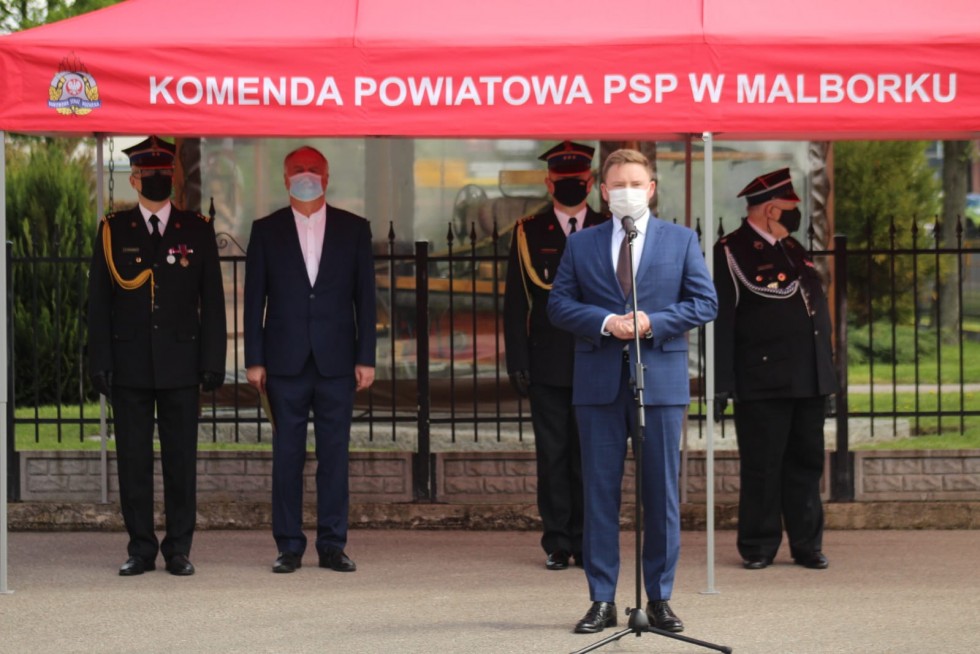 Malbork. Awanse i odznaczenia z okazji Dnia Strażaka.