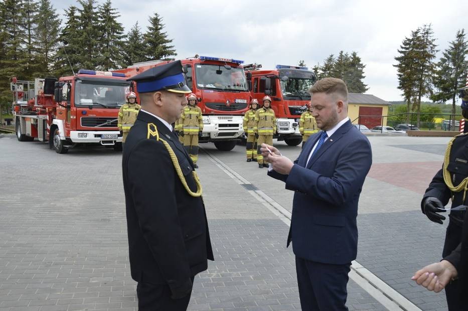 Sztum. Z okazji Dnia Strażaka wręczono odznaczenia i awanse.