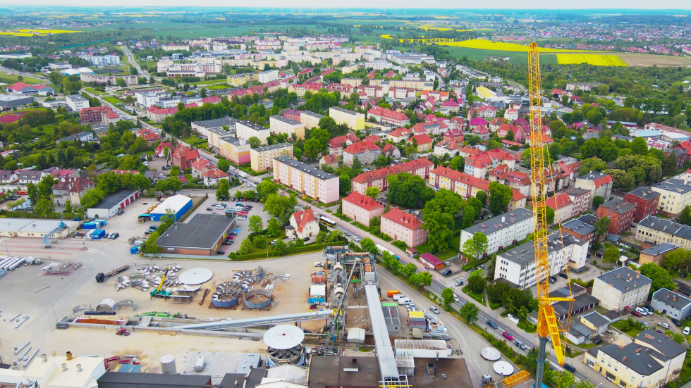Malbork. Gigantyczny dźwig w centrum miasta. 60-milionowa inwestycja w cukrowni.