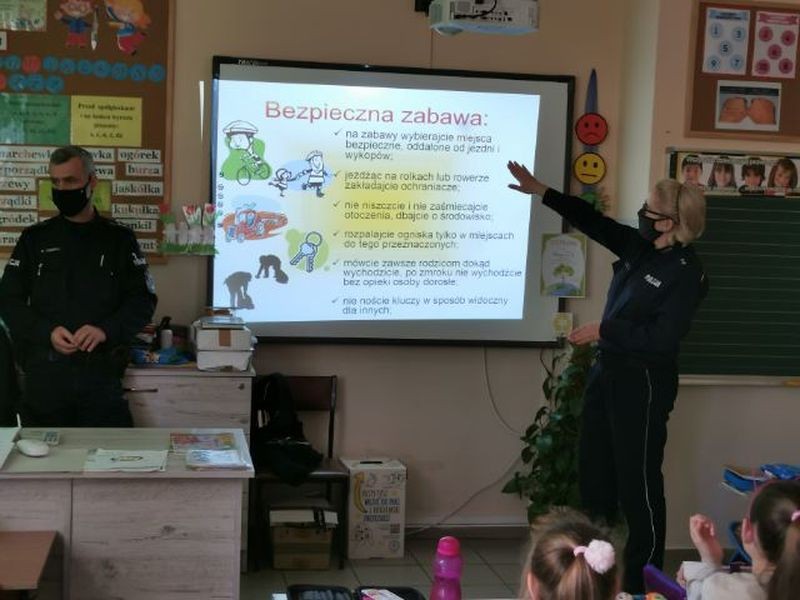 Pożar osobówki – weekendowy raport malborskich służb mundurowych.