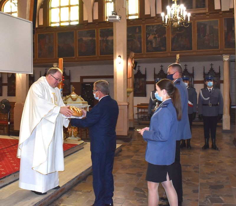 Malbork. Wręczono awanse i wyróżnienia podczas powiatowych obchodów Święta Policji.