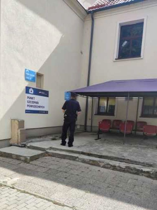 Policjanci apelują – chroń życie swoje i swoich najbliższych. Koronawirus nie zniknął.