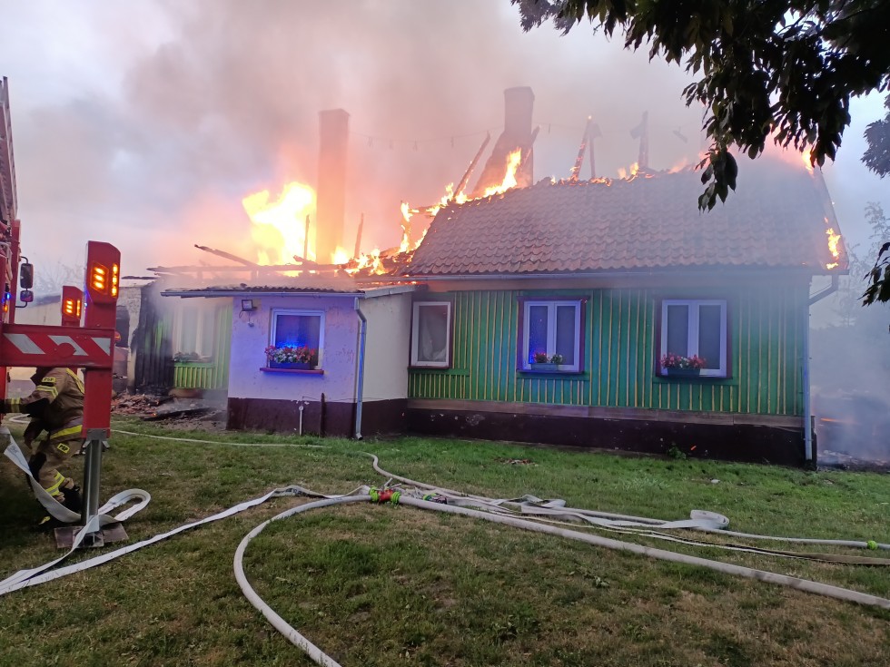Stracili dobytek życia w pożarze domu  – raport nowodworskich służb mundurowych.