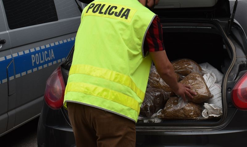 Malbork. W garażu schował 65 kg nielegalnego tytoniu.