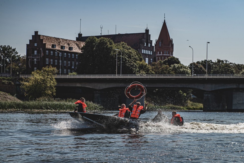 Malbork. Terytorialsi z całej Polski szkolą się na rzece Nogat.