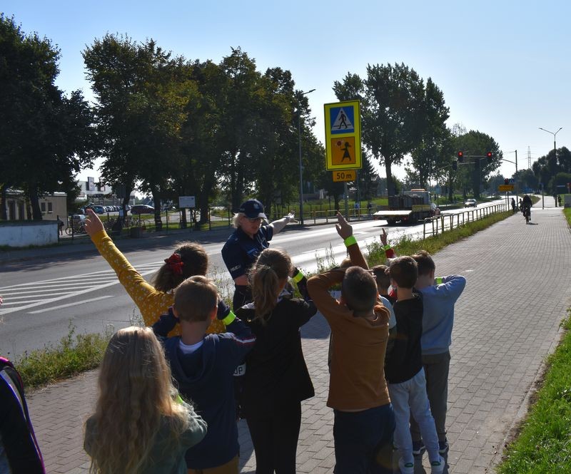 Malbork. Bezpieczna droga do szkoły – policyjna akcja dla najmłodszych.