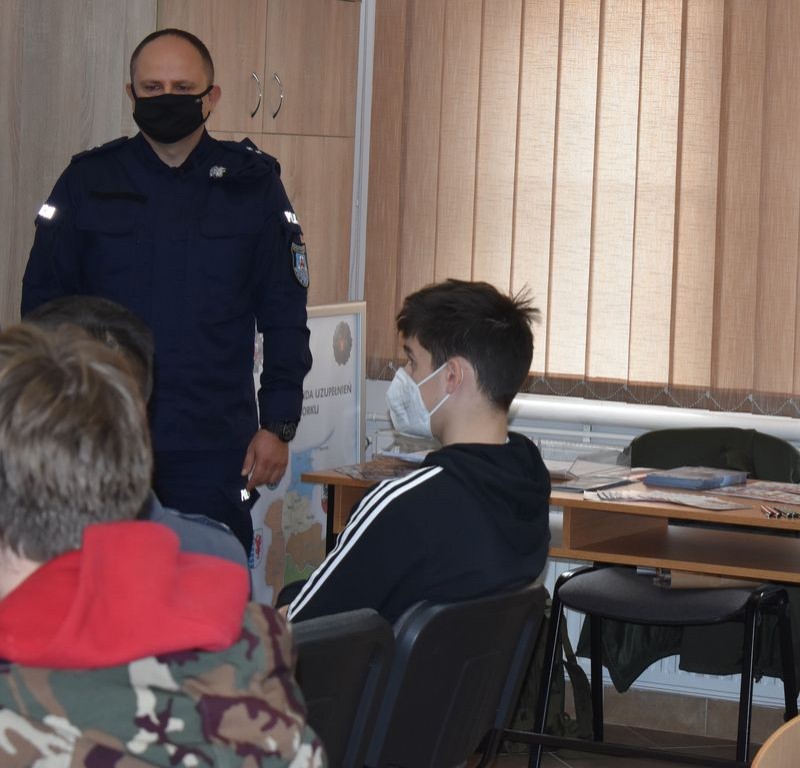Malbork. Policjanci zachęcają do wstąpienia w ich szeregi.