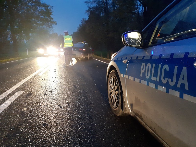 Pijany kierowca uderzył w drzewo – raport sztumskich służb mundurowych.