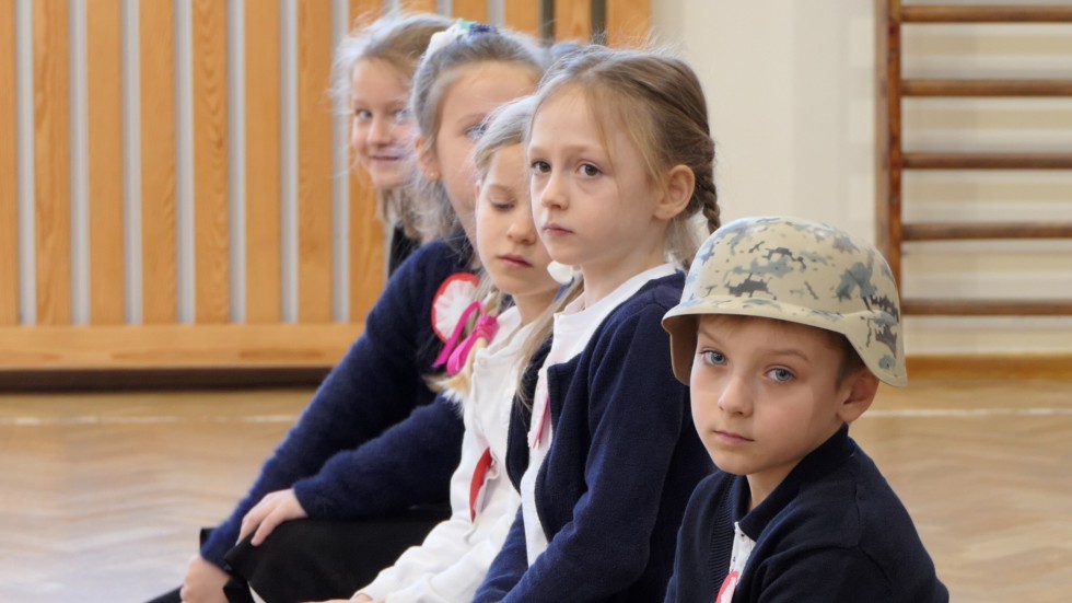 Rozkwitały pąki białych róż... - recital patriotyczny w SP w Nowej Wsi Malborskiej.