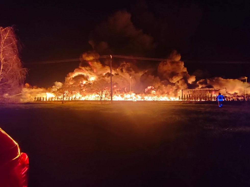 Gronowo Górne. Groźny pożar uszkodził trakcję kolejową.