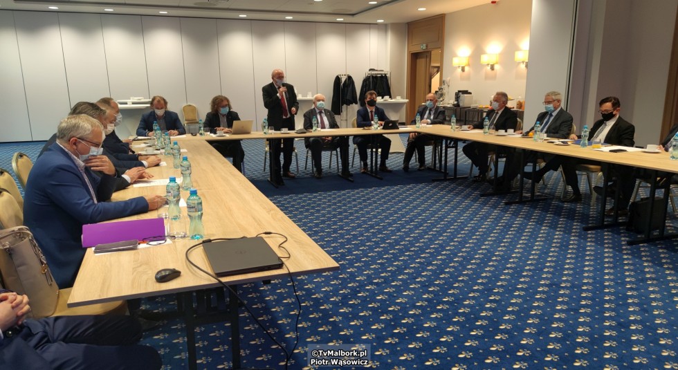 Gwałtowny wzrost zachorowań na COVID – 19 w woj. pomorskim. Konwent Powiatów w Malborku - 17.11.2021