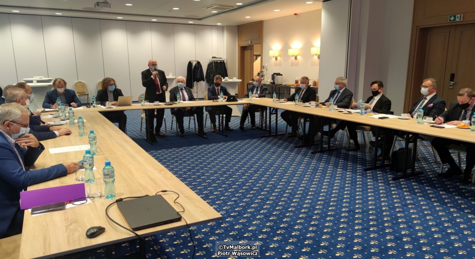 Gwałtowny wzrost zachorowań na COVID – 19 w woj. pomorskim. Konwent Powiatów w Malborku - 17.11.2021