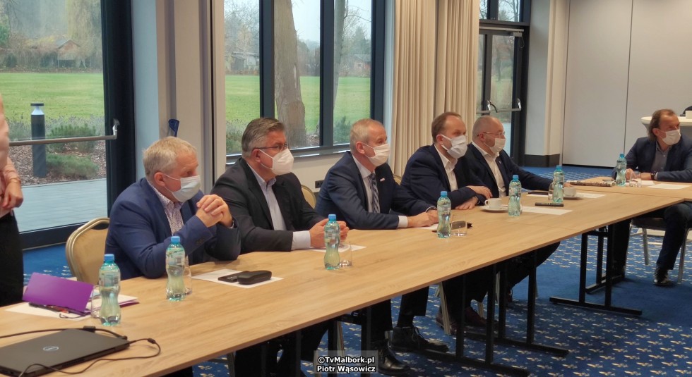 Gwałtowny wzrost zachorowań na COVID – 19 w woj. pomorskim. Konwent Powiatów w Malborku - 17.11.2021