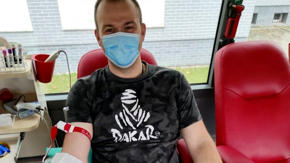 Malbork. Zebrano 10 litrów bezcennego daru – udana akcja policjantów.