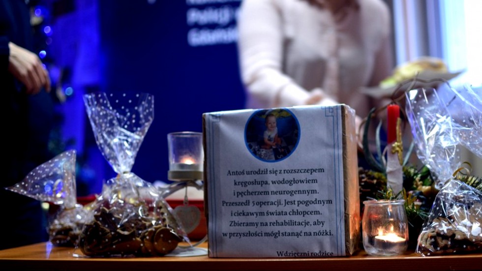 Nowy Dwór Gdański. Policyjna zbiórka pieniędzy dla chorego Antosia.