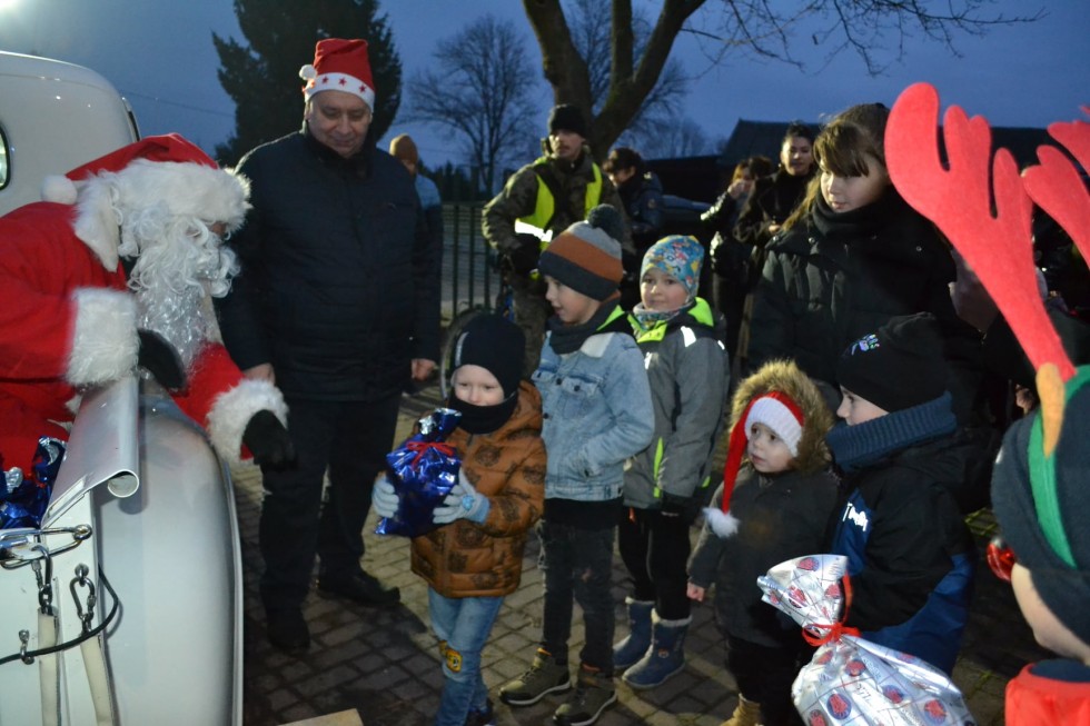 Gmina Stare Pole. Bajkowy Złomek w Zaprzęgu Świętego Mikołaja.