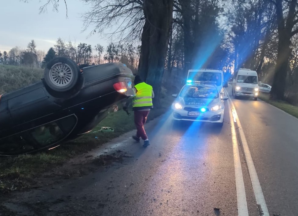 Nie dostosował prędkości i wpadł do rowu - policyjny raport sztumskich służb mundurowych.
