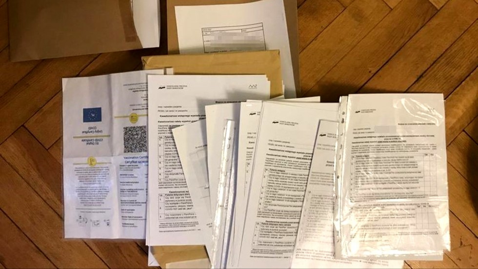 6 osób zatrzymanych w związku z procederem wystawiania fałszywych certyfikatów covidowych, w tym mężczyzna z powiatu sztumskiego.