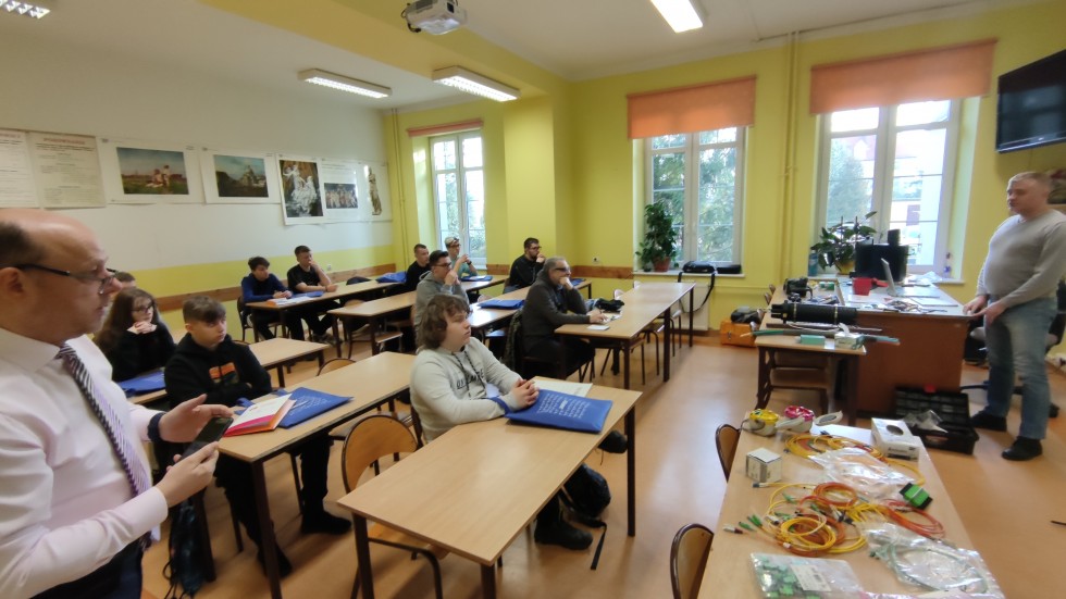 Malborskie Światłowody szkolą uczniów ZSP3 w Malborku z technologii światłowodowej.