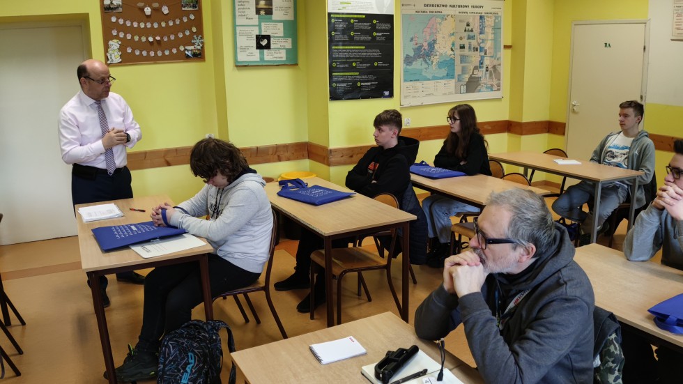 Malborskie Światłowody szkolą uczniów ZSP3 w Malborku z technologii światłowodowej.