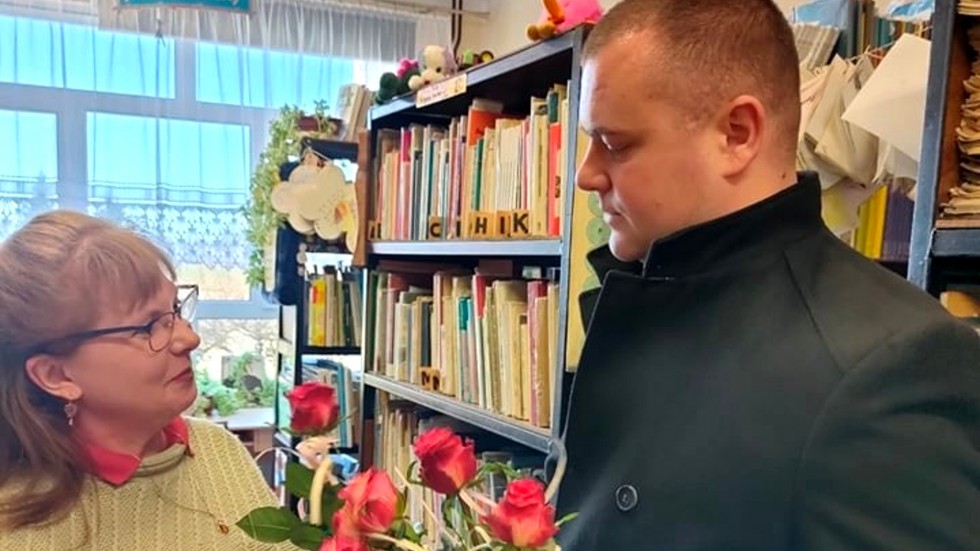 Gmina Miłoradz. Uśmiechy i róże z okazji Dnia Kobiet.