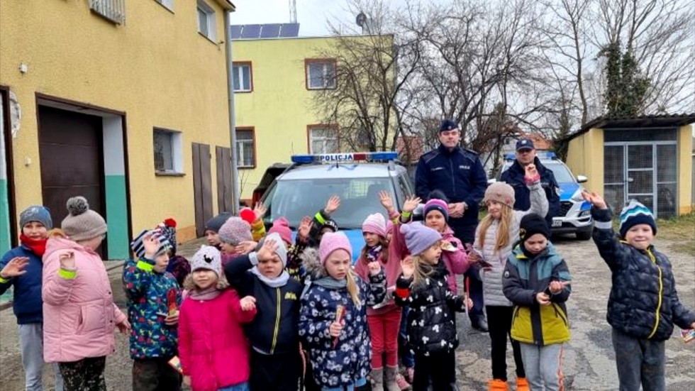 Stary Targ. Dzieci z wizytą na Posterunku Policji.