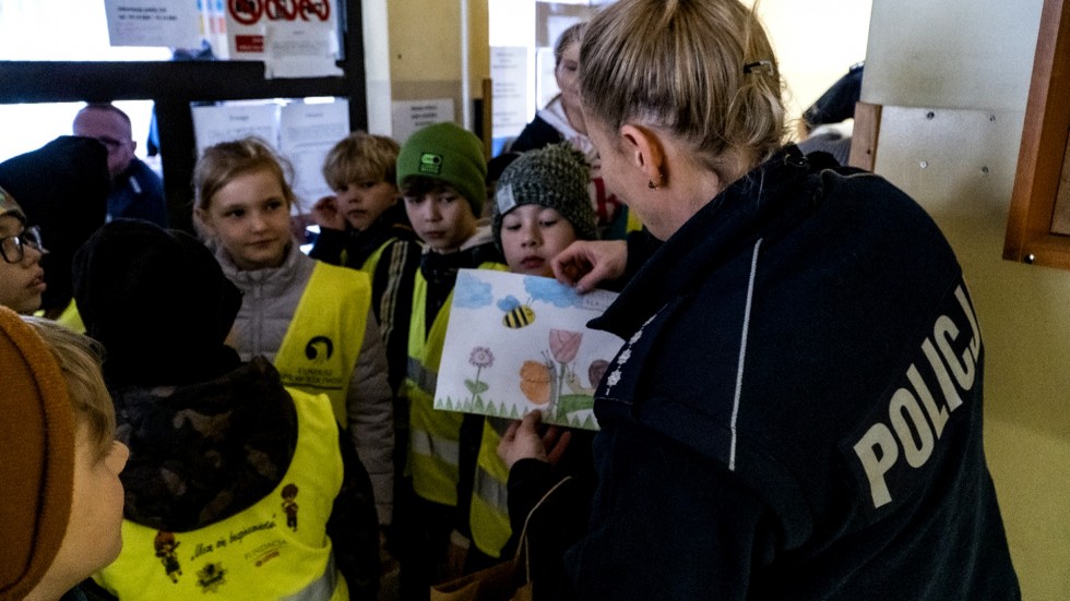 Nowy Dwór Gdański. Uczniowie SP2 z wizytą na komendzie policji.