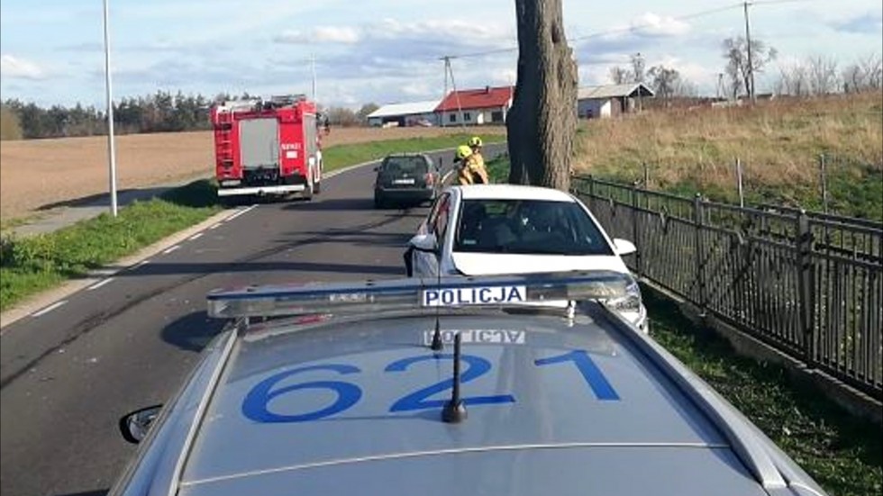 Mikołajki Pomorskie. Jedna osoba w szpitalu po zderzeniu dwóch osobówek.