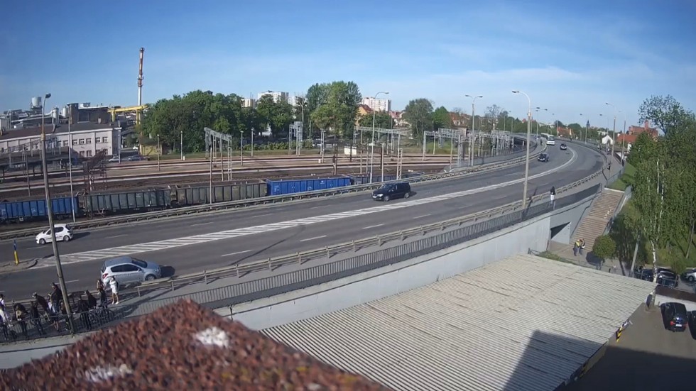 Malbork. Nie zachował ostrożności podczas jazdy hulajnogą. 77-latek trafił do szpitala. Zobacz nagranie wideo.