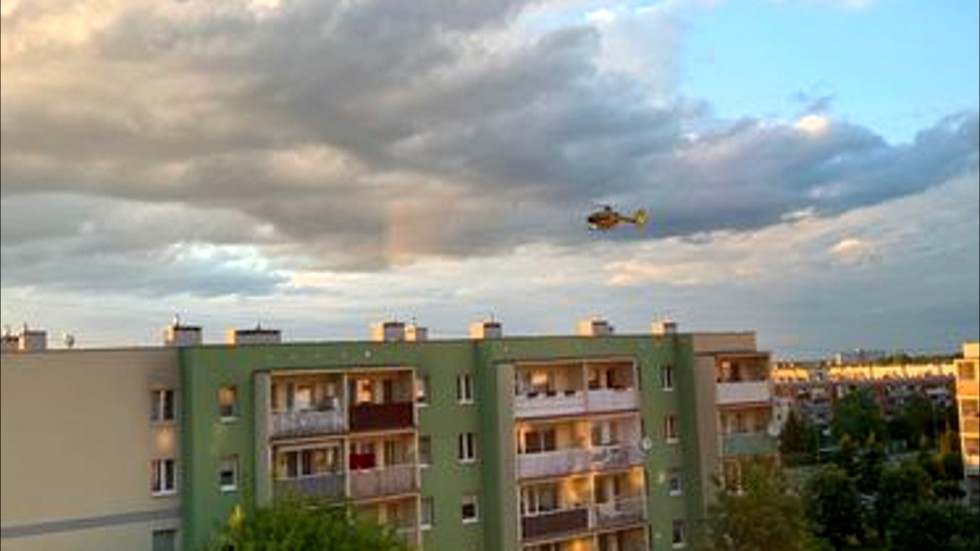 Malbork. Mężczyzna z urazem głowy zabrany przez LPR. Wideo i zdjęcia od widzów.