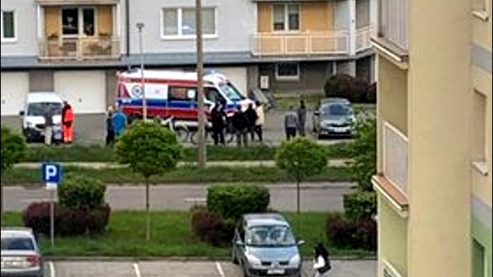Malbork. Mężczyzna z urazem głowy zabrany przez LPR. Wideo i zdjęcia od widzów.