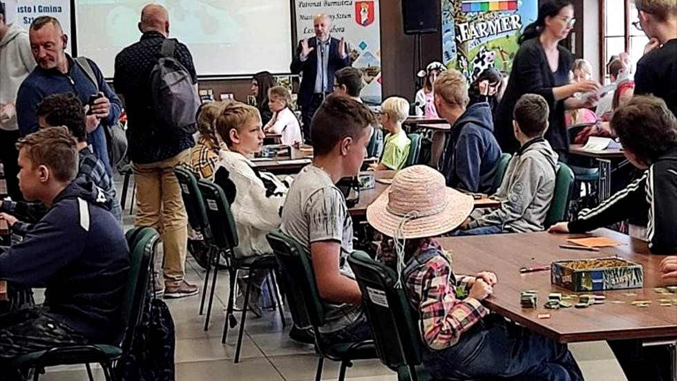 Gmina Malbork. Uczniowie SP na turnieju gry Super Farmer.