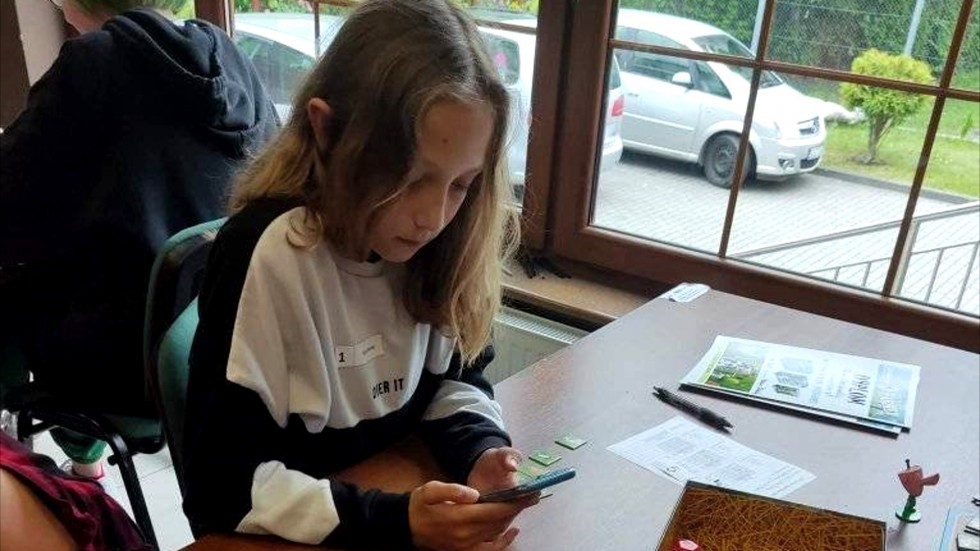 Gmina Malbork. Uczniowie SP na turnieju gry Super Farmer.
