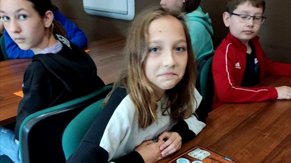 Gmina Malbork. Uczniowie SP na turnieju gry Super Farmer.