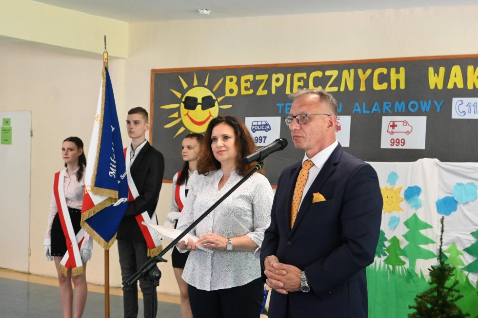 Nowy Dwór Gdański. Stypendia starosty dla najlepszych uczniów na zakończenie roku szkolnego.