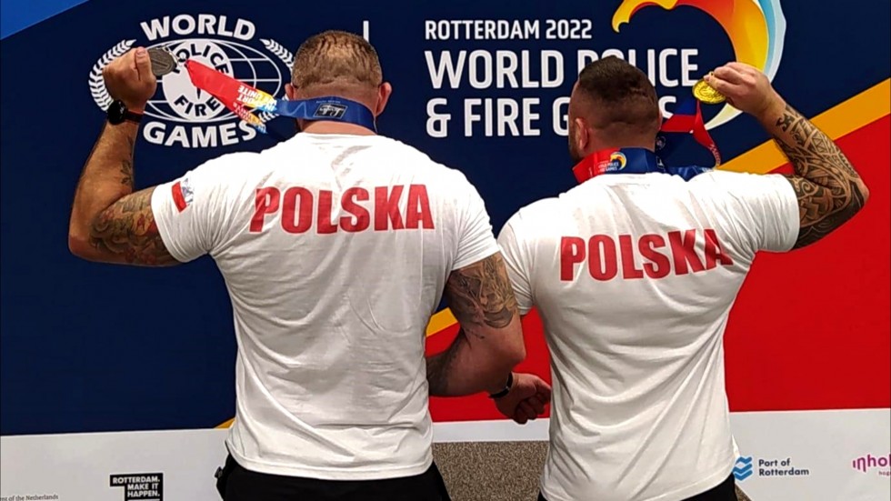 Nowy Dwór Gdański. Policjanci wygrali złoto i srebro podczas Mistrzostw Olimpijskich w wyciskaniu sztangi leżąc.