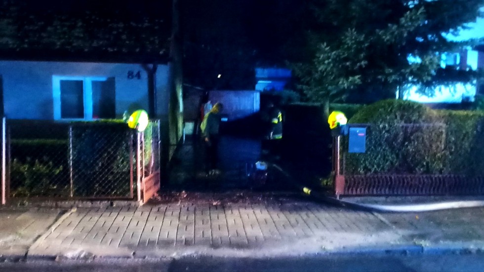 Zalane piwnice i ulice, poprzewracane drzewa. Ponad 40 interwencji strażaków – weekendowy raport malborskich służb mundurowych.