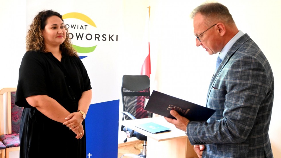 Nowy Dwór Gdański. Wręczono akty mianowania nauczycielom.