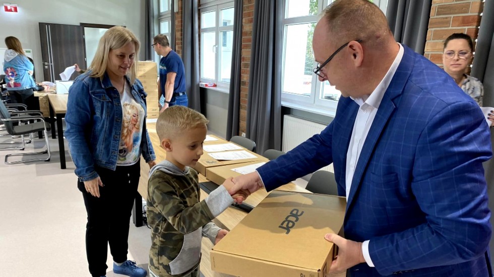 Nowy Dwór Gdański. Do 615 dzieci trafi sprzęt komputerowy.