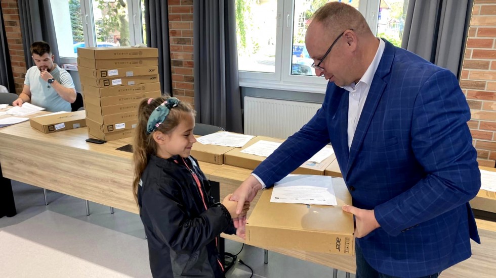 Nowy Dwór Gdański. Do 615 dzieci trafi sprzęt komputerowy.