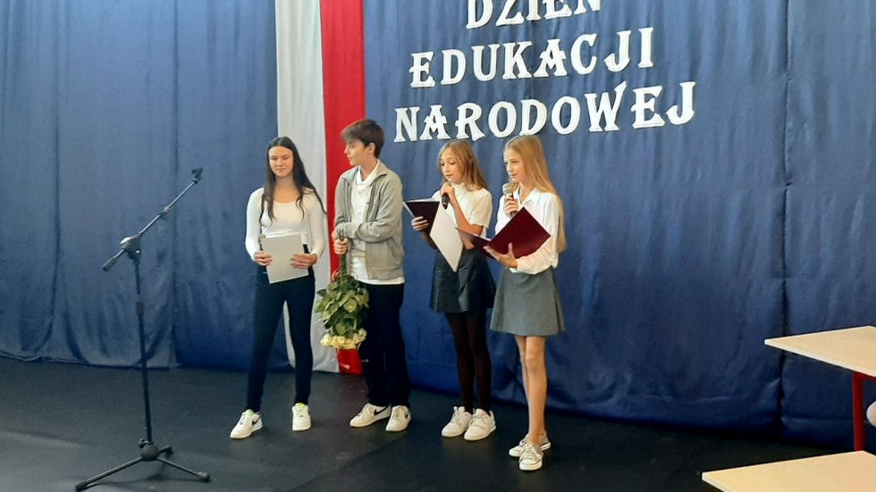 Gmina Malbork. Pasowanie pierwszoklasistów i Dzień Edukacji Narodowej.
