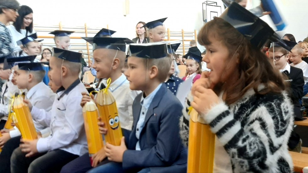 Gmina Malbork. Pasowanie pierwszoklasistów i Dzień Edukacji Narodowej.