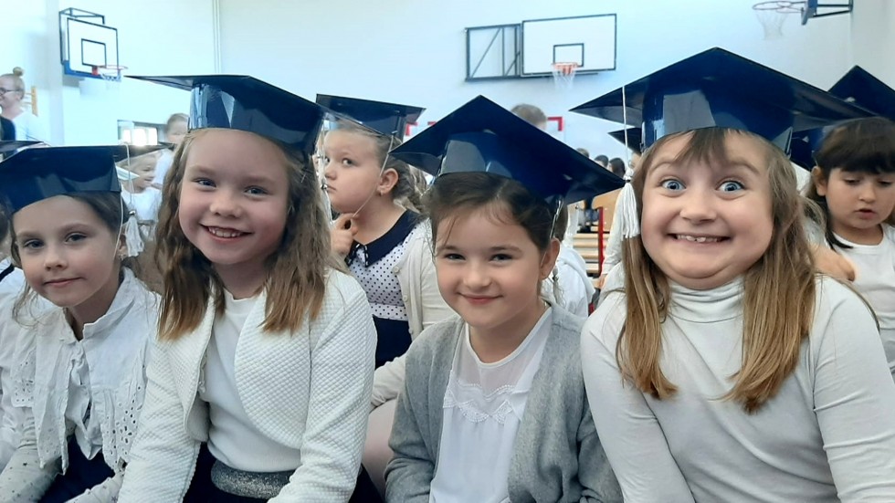Gmina Malbork. Pasowanie pierwszoklasistów i Dzień Edukacji Narodowej.