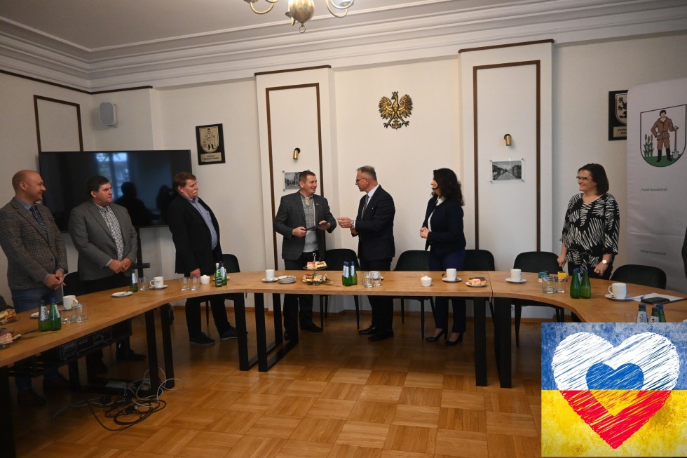 Nowy Dwór Gdański. Podpisanie umowy partnerskiej z Powiatem Sarneńskim.