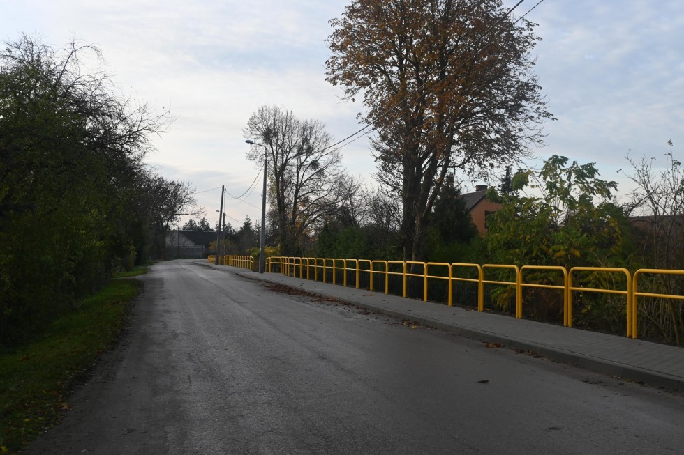 Powiat nowodworski. Zakończono budowę nowego chodnika w Marzęcinie.