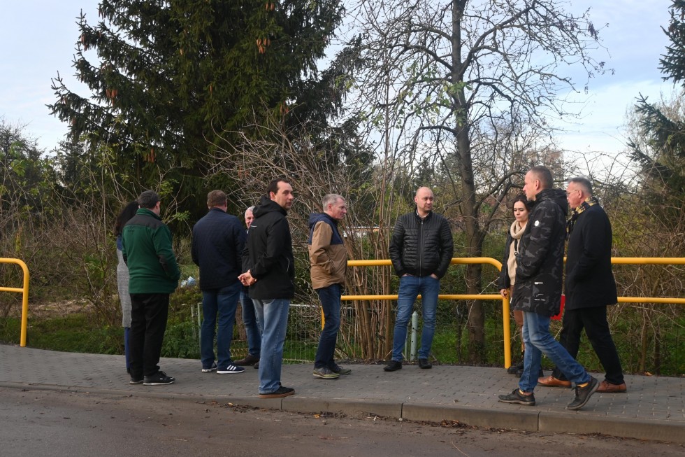 Powiat nowodworski. Zakończono budowę nowego chodnika w Marzęcinie.