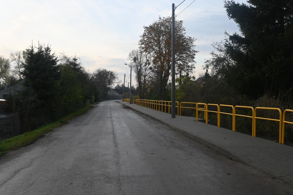 Powiat nowodworski. Zakończono budowę nowego chodnika w Marzęcinie.