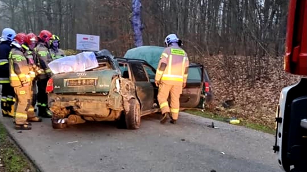 Mikołajki Pomorskie. Dwie osoby w szpitalu po zderzeniu osobówek.