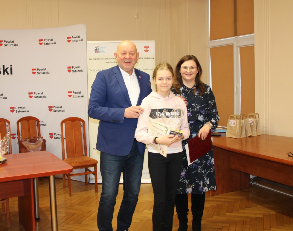 Sztum. Plakat promujący rodzicielstwo zastępcze - rozstrzygnięto konkurs plastyczny.