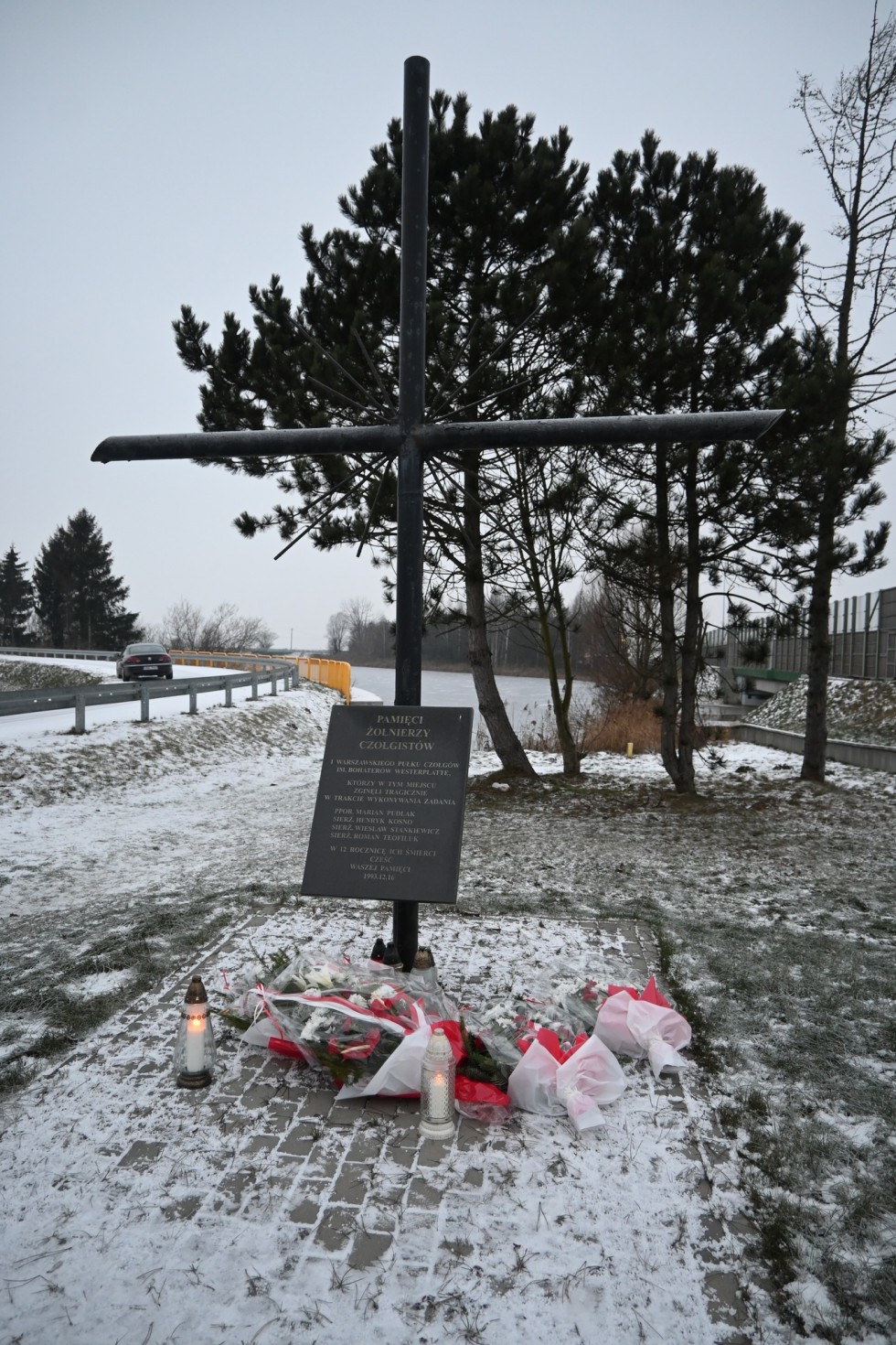 Nowy Dwór Gdański. Uroczystość upamiętnienia tragicznej śmierci czołgistów w 1981 r.